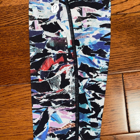 Lululemon High-Rise Leggings with pockets - Picture 7 of 9